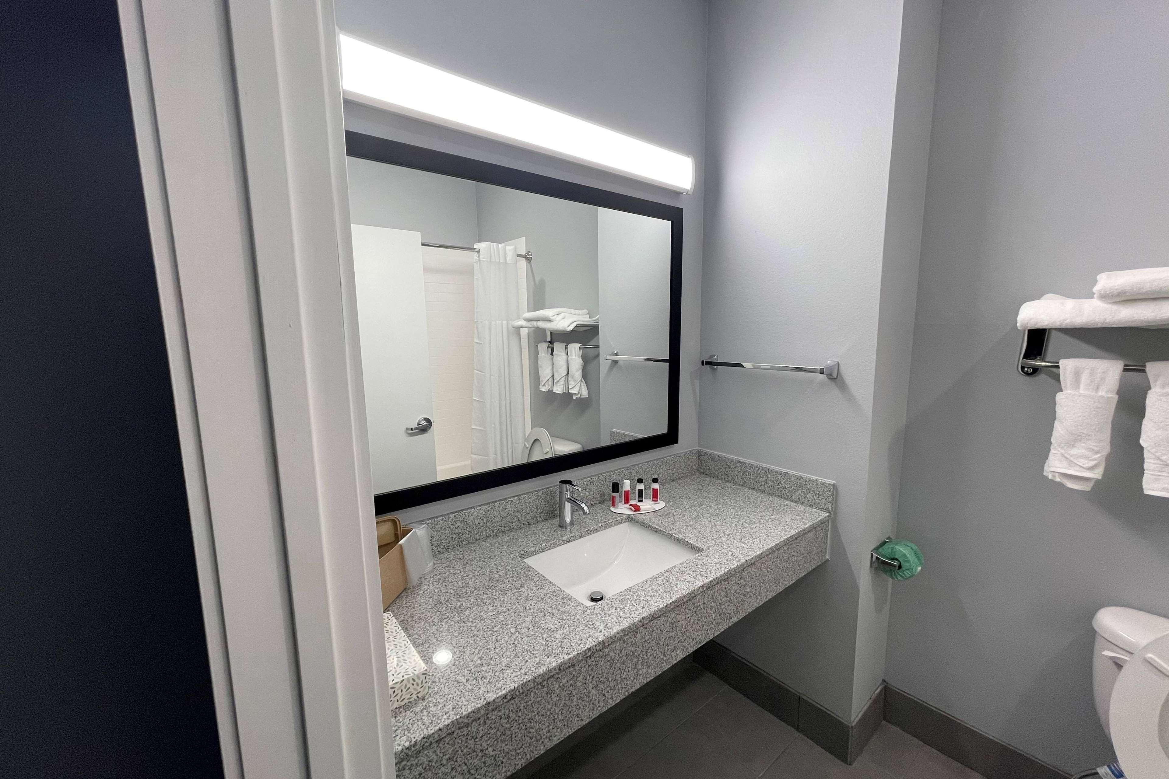 Days Inn By Wyndham Zachary La ภายนอก รูปภาพ